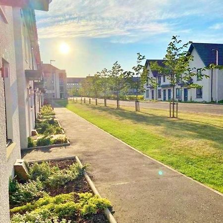 Vila 3 Bed House With Parking Near Airport EDI Exteriér fotografie