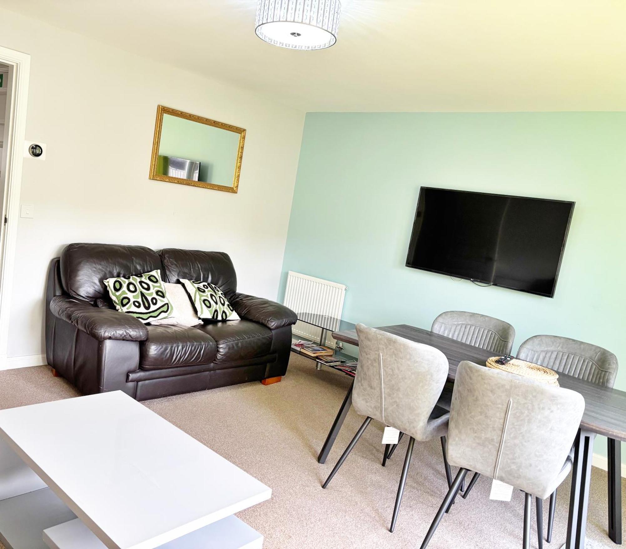Vila 3 Bed House With Parking Near Airport EDI Exteriér fotografie