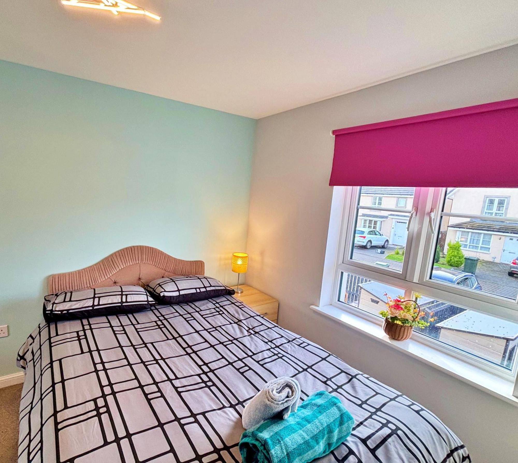 Vila 3 Bed House With Parking Near Airport EDI Exteriér fotografie