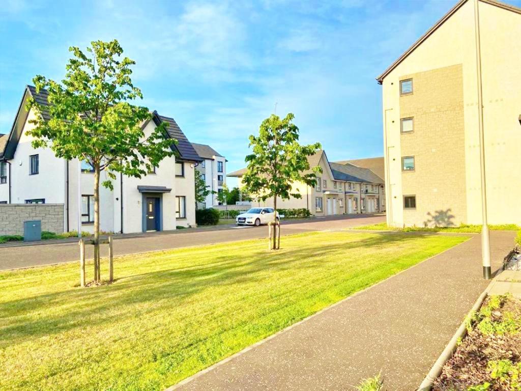 Vila 3 Bed House With Parking Near Airport EDI Exteriér fotografie
